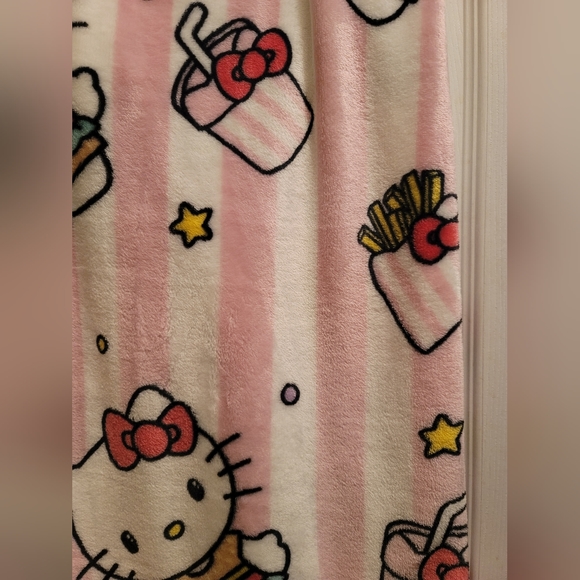 Hello Kitty Hamburger And Fries Plush Throw Blanket 50”x70” - Picture 2 of 4